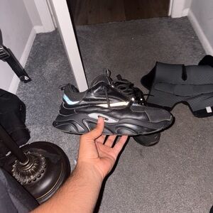 Dior b22s they to small tryna get rid of them